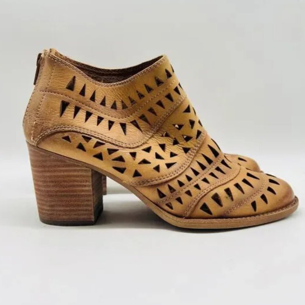 Sofft Boots Womens 8 Brown Leather Ankle Booties Laser Cut Heels Comfort Shoes